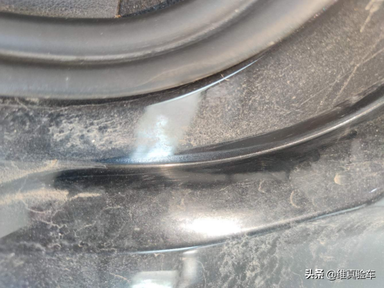 奧迪A6L四年貶值18萬，檢測師看了眼車頭就知道這輛車不簡單