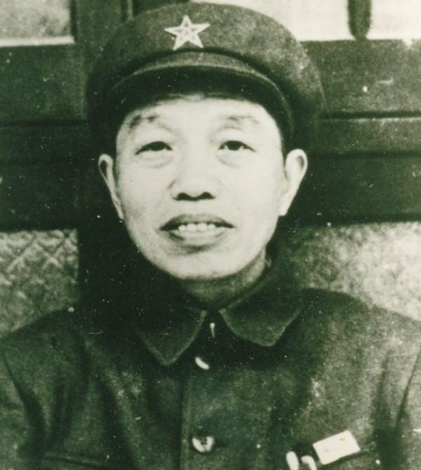 一座縣城許世友打了16天沒攻下來,一小班長出了個主意收奇效 一座縣城許世友打了16天沒攻下來,一小班長出了個主意收奇效