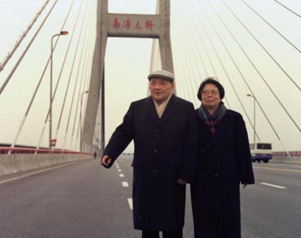 彭德懷祝賀鄧小平新婚，初見卓琳大叫：你可真會找老婆啊