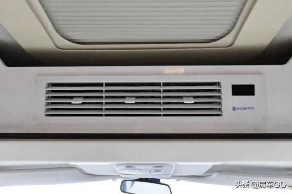 這臺房車有5種充電方式，車內電器語音控制，衛生間也是乾溼分離