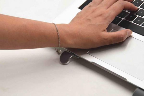 膝上型電腦的最佳伴侶，可摺疊易攜帶的ORICO筆記本支架評測