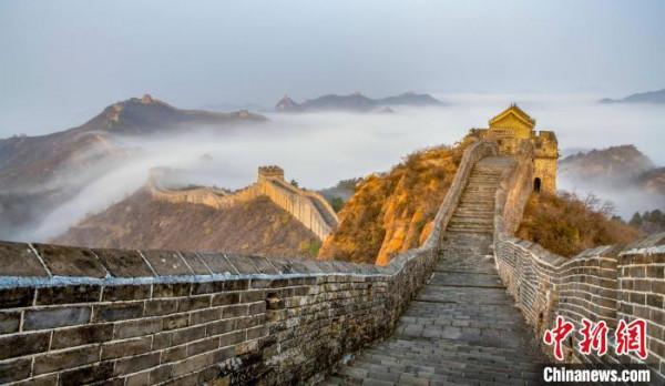 金山嶺長城現雲海奇觀