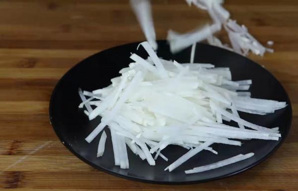 白蘿蔔別再燉了,加2個雞蛋,比吃肉還過癮,每次上桌都搶著吃 白蘿蔔別再燉了,加2個雞蛋,比吃肉還過癮,每次上桌都搶著吃