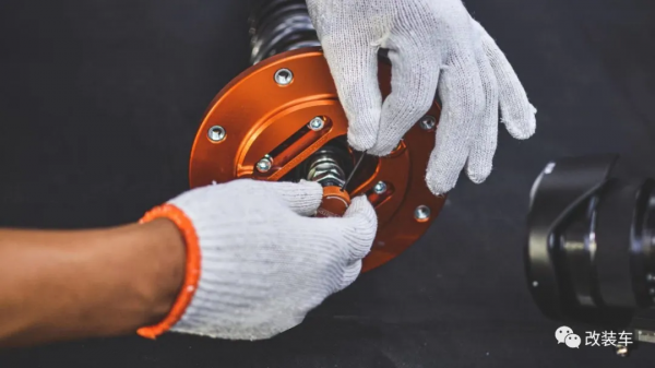 一套避震就要5萬多,全身狠貨的寶馬M3 F80惹不起 一套避震就要5萬多,全身狠貨的寶馬M3 F80惹不起