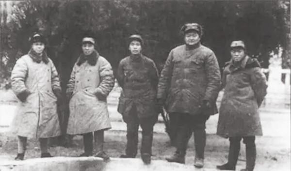 司令員說:你不是說刀槍不入嗎?我們試一試!他回答:開槍吧 司令員說:你不是說刀槍不入嗎?我們試一試!他回答:開槍吧