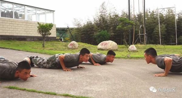 他當兵第二年榮立三等功，這次又連奪3塊金牌