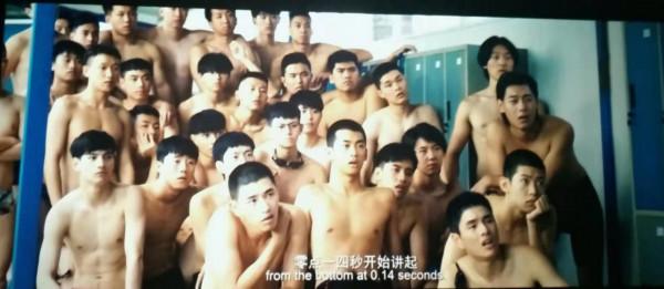 五個撲水的少年,一股傻傻的勇氣 五個撲水的少年,一股傻傻的勇氣