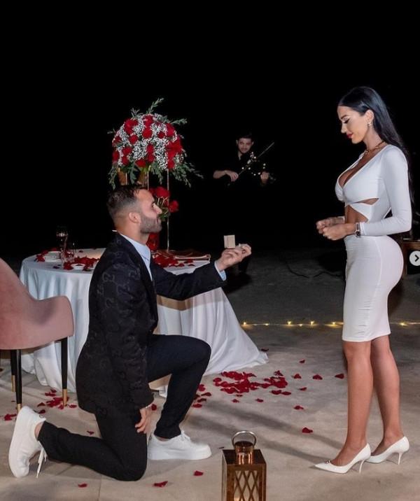 赫塞向女友求婚成功，隨後發文：你是指引我的指南針和命運的主人