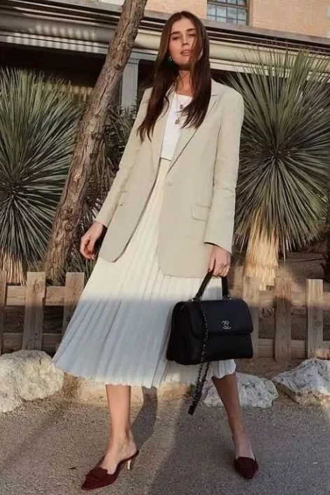 今秋最流行的5件外套+裙子，巨顯瘦巨時髦