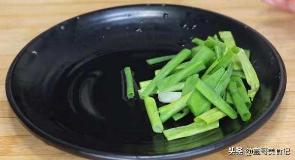 豬血怎麼燒才好吃，飯店大廚教你一招，多加這一步，鮮嫩又爽滑