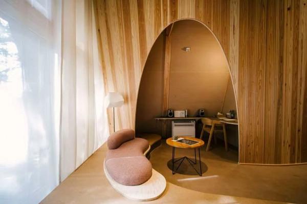 日本小房子採用蜂窩狀框架，讓客人沉浸在大自然中