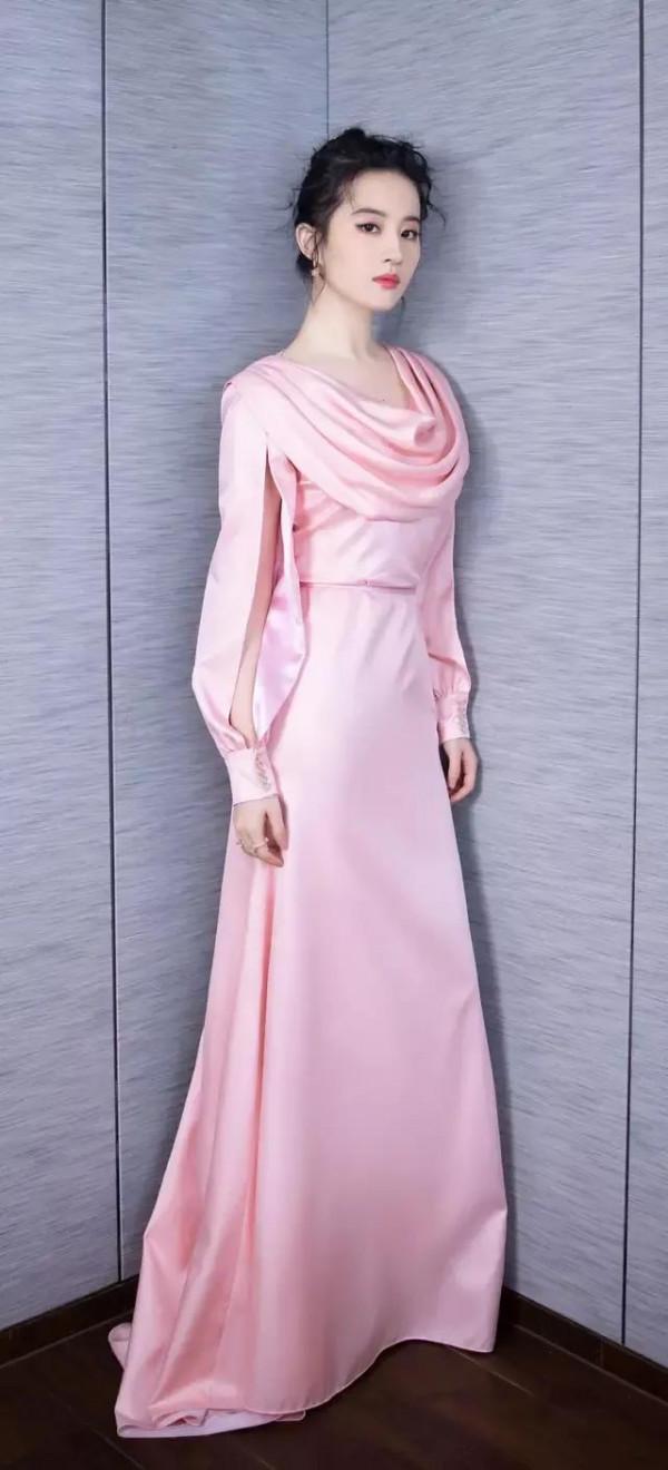 劉亦菲的美照，賞心悅目