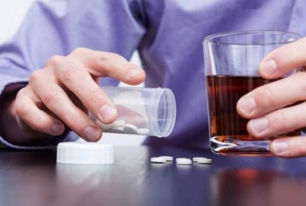 &OpenCurlyDoubleQuote;頭孢配酒，說走就走&rdquo;？除了頭孢，還有哪些藥不能沾酒？快瞧瞧