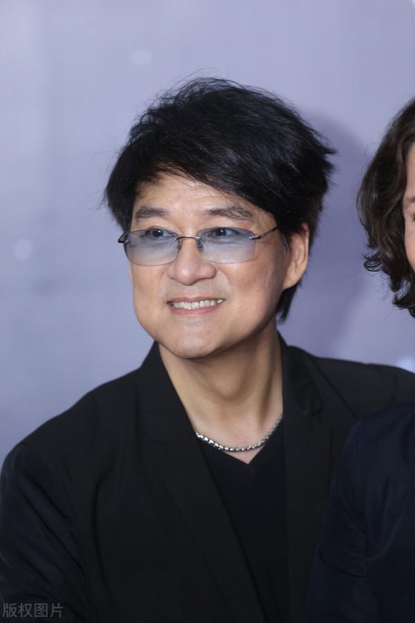 周華健:18歲與初戀失聯,25歲借錢娶外國女粉絲,相伴36年0緋聞 周華健:18歲與初戀失聯,25歲借錢娶外國女粉絲,相伴36年0緋聞