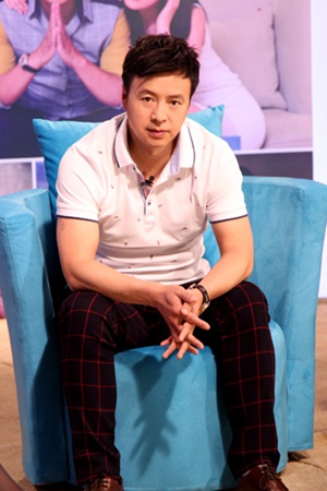 著名演員褚栓忠:娶城裡小妻子,不買婚房卻給農民父母買房 著名演員褚栓忠:娶城裡小妻子,不買婚房卻給農民父母買房