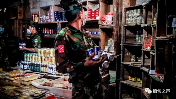 緬北貴慨街頭一幕：啤酒、牛奶一律倒掉！香菸、咖啡現場泡