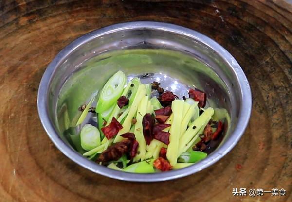 做燜面不要直接下鍋燜，多加這一步，麵條勁道又入味，一碗不夠吃