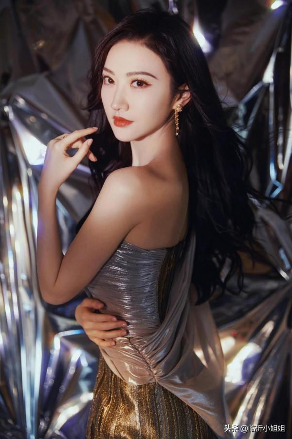 景甜，擁有清冷高貴的氣質，清新脫俗的顏值，人間富貴花的美譽