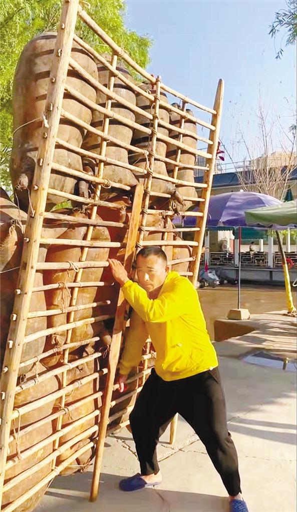 “筏客子”牛強：製作羊皮筏子的手藝面臨斷代危機