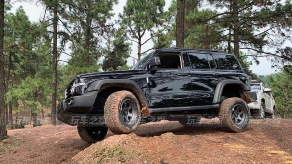 原廠輪轂效果太單一 坦克300改裝輪轂輪胎效果