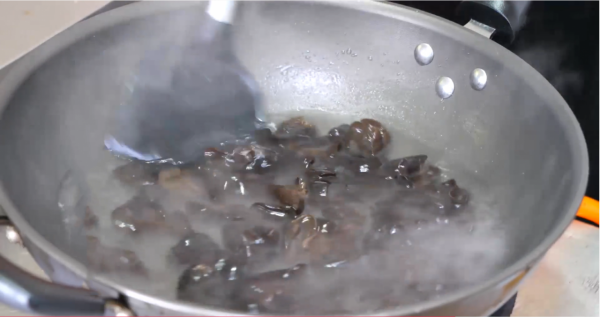 冬天燥熱火氣大，建議多吃8道敗火菜，營養好吃，暖胃驅寒還補水