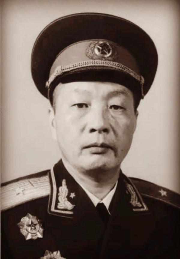 抗日戰爭結束後進入東北的部隊、主要將領有哪些？各率多少人？