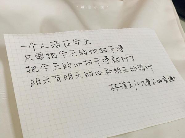 這些小詩,是喧囂中的一畝寧靜,看完會感到安寧 這些小詩,是喧囂中的一畝寧靜,看完會感到安寧