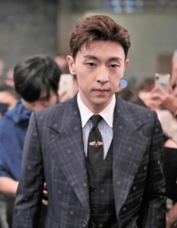 因為310萬輸掉大好前程，粉絲喊冤不意外，鄧倫才是真糊塗