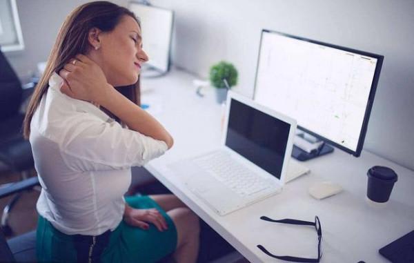 女性頭上白髮增多，別總認為老了，可能是體內缺乏這幾種營養元素