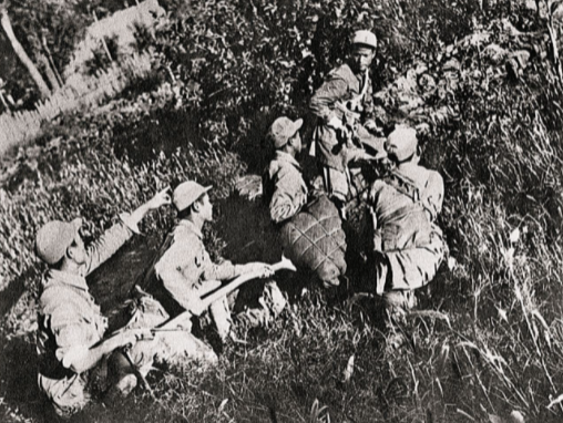 華野秘密行軍3日,突遭國軍轟炸,粟裕:那個排長有問題,抓住他 華野秘密行軍3日,突遭國軍轟炸,粟裕:那個排長有問題,抓住他