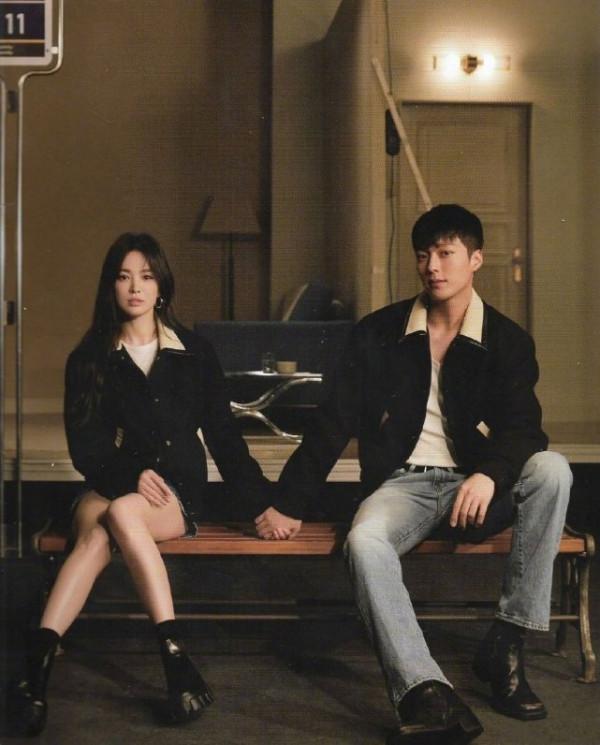 宋慧喬高調回歸美貌重新整理高度!黑白色彩映襯出氛圍感,職場裝美爆 宋慧喬高調回歸美貌重新整理高度!黑白色彩映襯出氛圍感,職場裝美爆