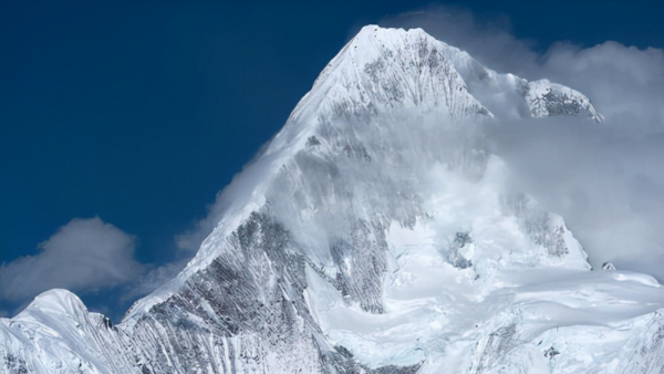 中國蜀山之王，比珠穆朗瑪峰更難攀登，到底是什麼原因呢？