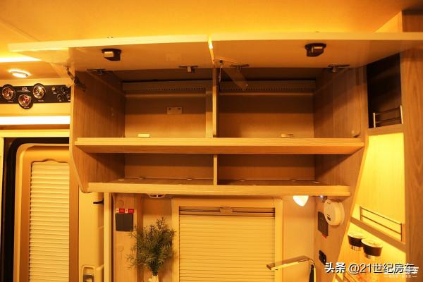 外形緊湊，五臟俱全！C型房車至少睡6人，48萬選亞特Y8-L2