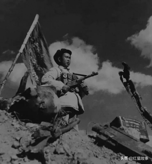 上甘嶺戰役中的通訊員小兵 上甘嶺戰役中的通訊員小兵