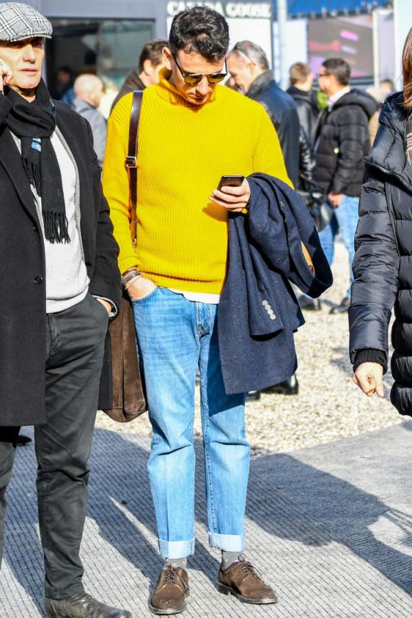 用光滑的素色腳趾升級你的西裝風格