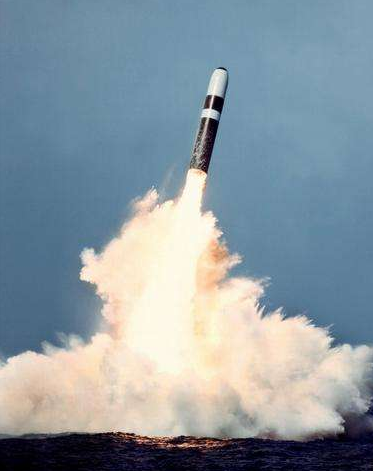 5年前英國向美國發射洲際導彈，暴露了英國核武器的雞肋屬性