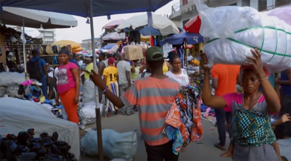 一件二手衣服漂洋過海的生存日記:你們丟棄的破舊衣物都去了哪裡? 一件二手衣服漂洋過海的生存日記:你們丟棄的破舊衣物都去了哪裡?