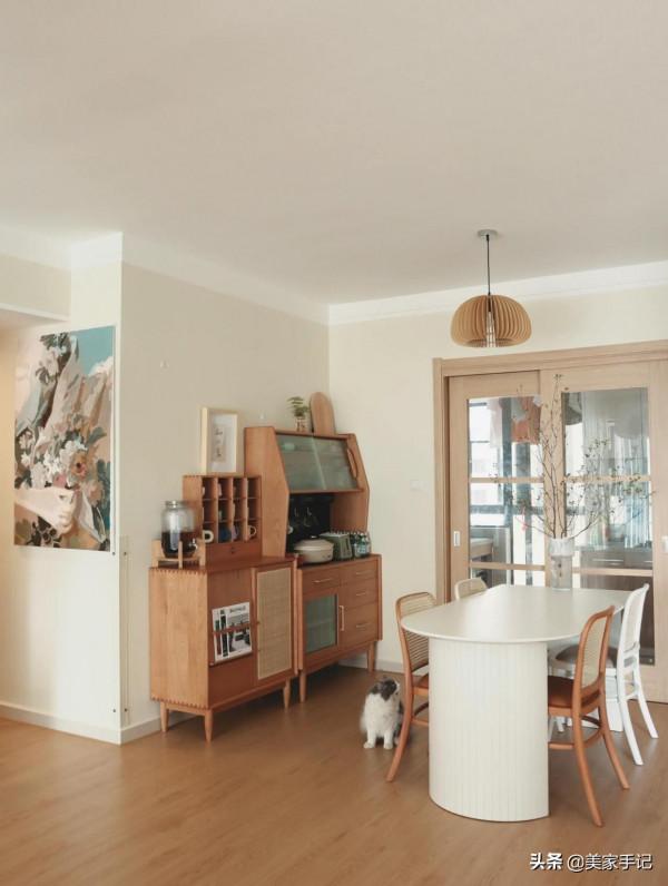 不顧親友反對堅持窮裝,126㎡家只刷漆不弔頂,效果反而溫馨治癒 不顧親友反對堅持窮裝,126㎡家只刷漆不弔頂,效果反而溫馨治癒