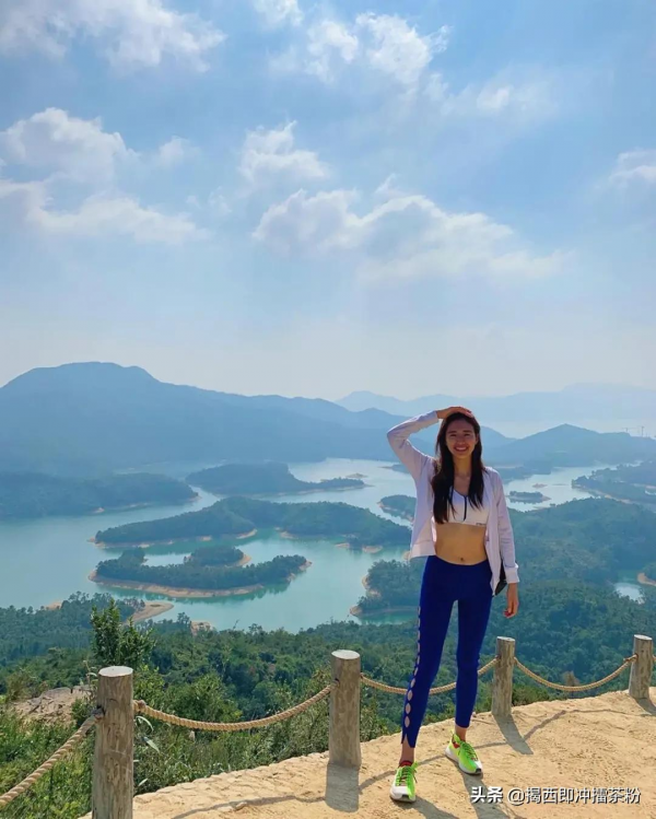 香港娛樂圈女神齊爬山,梁洛施、黎姿、李嘉欣、陳茵媺罕曬素顏照 香港娛樂圈女神齊爬山,梁洛施、黎姿、李嘉欣、陳茵媺罕曬素顏照