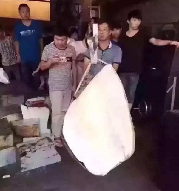 大個頭翡翠原石真的值得購買嗎？