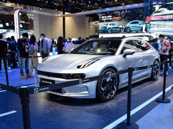 比亞迪格局開啟！極氪001電動門傷人？汽車熱點新聞速看！