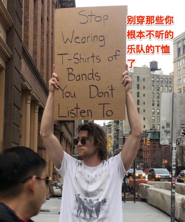 美國小哥一臉嚴肅,舉牌吐槽生活中的小事,非常有共鳴了 美國小哥一臉嚴肅,舉牌吐槽生活中的小事,非常有共鳴了