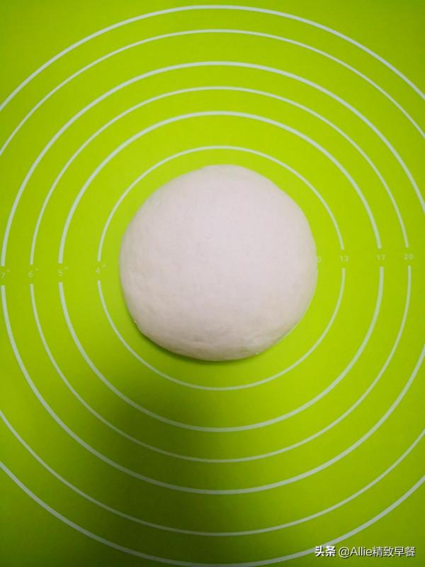 蒸包子吃膩了試試烤包子吧，外酥裡軟又多汁，搭配蘿蔔湯，助消化