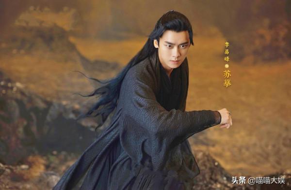 80後演13歲，40多歲演少女，眼神猥瑣、滿臉褶子，尬演&OpenCurlyDoubleQuote;少年感&rdquo;
