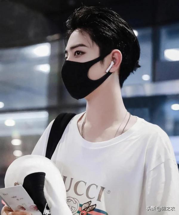 肖戰的機場穿搭，這個真的是我心中所有造型的top1