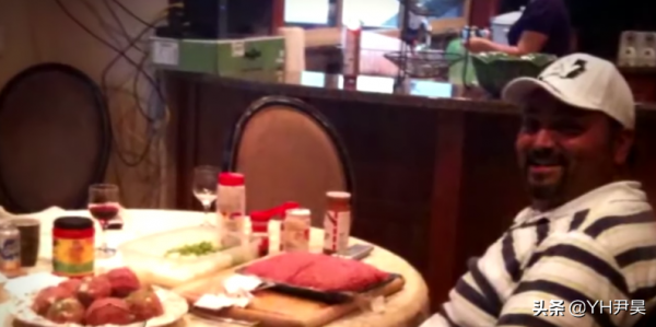 震驚美國的詐騙奇案，女騙子讓自己17歲女兒嫁給60歲老男人