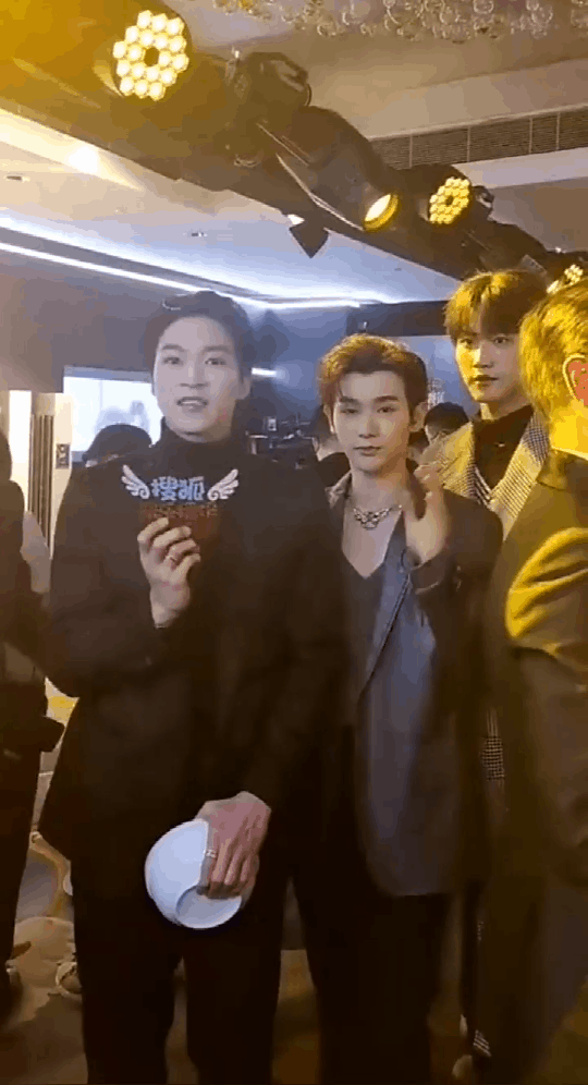 搜狐時尚盛典後臺張雨綺、趙雅芝、宋祖兒等簡直就是顏狗的天堂啊 搜狐時尚盛典後臺張雨綺、趙雅芝、宋祖兒等簡直就是顏狗的天堂啊