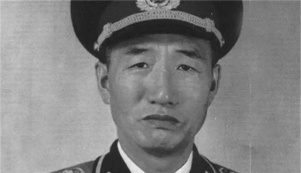 1986年將帥合影:當過大軍區司令,也乖乖站後排,老師落座C位 1986年將帥合影:當過大軍區司令,也乖乖站後排,老師落座C位