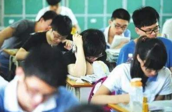 高中生“墮落”的主要原因，學霸也難以倖免，大意不得