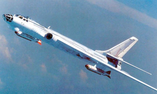 轟六D波斯灣發射C-601導彈,美軍巡洋艦狼狽躲避,重型油輪遭擊沉 轟六D波斯灣發射C-601導彈,美軍巡洋艦狼狽躲避,重型油輪遭擊沉